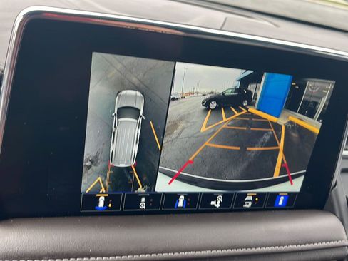 Used 2023 GMC Yukon XL SLT w/ SLT Luxury Package image 14