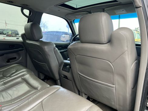 Used 2003 Chevrolet Suburban 2500 LT w/ LT Preferred Equipment Group image 16