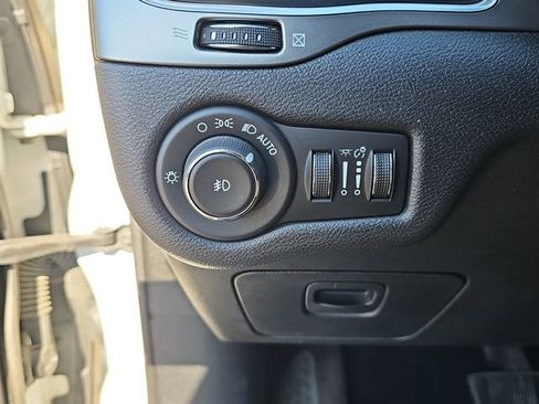 Used 2019 Jeep Cherokee Latitude Plus image 21