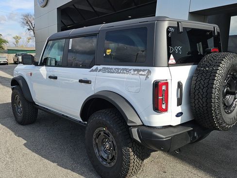 New 2025 Ford Bronco Badlands w/ Sasquatch Package AWD/4WD image 4
