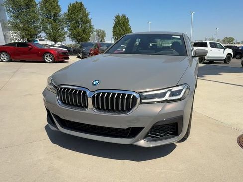 Used 2022 BMW 530e xDrive w/ Premium Package AWD/4WD image 3