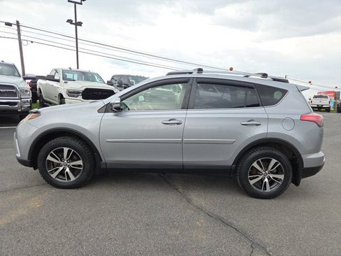 Used 2018 Toyota RAV4 XLE image 3