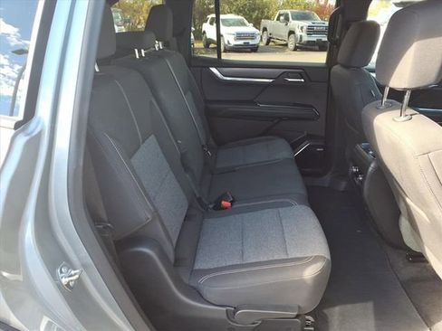 Used 2025 GMC Acadia Elevation image 25