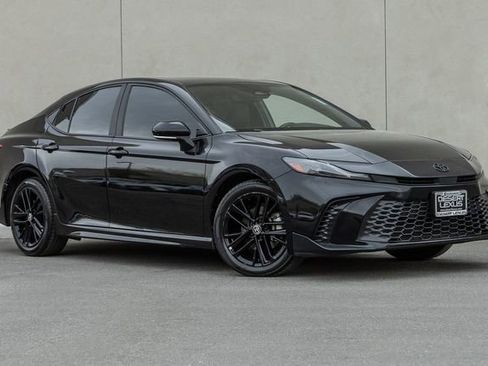 Used 2025 Toyota Camry SE image 18