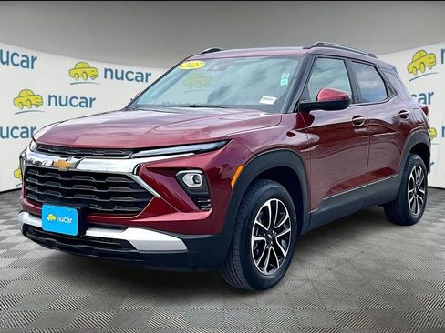 Used 2025 Chevrolet TrailBlazer LT w/ Convenience Package AWD/4WD image 3