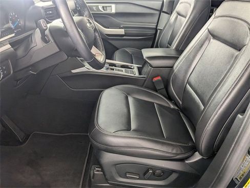 Used 2021 Ford Explorer XLT w/ Equipment Group 202A image 13