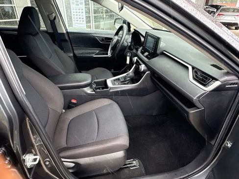 Used 2022 Toyota RAV4 LE AWD/4WD image 31