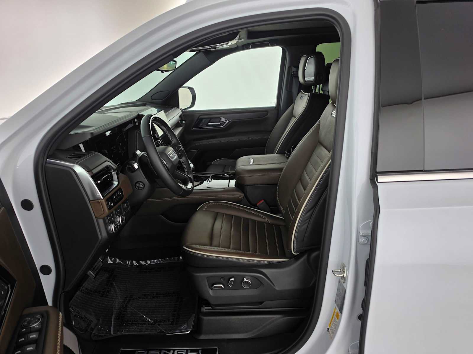 Used 2026 GMC Yukon Denali Ultimate AWD/4WD image 22