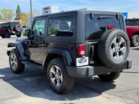 Used 2016 Jeep Wrangler Sahara w/ Dual Top Group AWD/4WD image 6