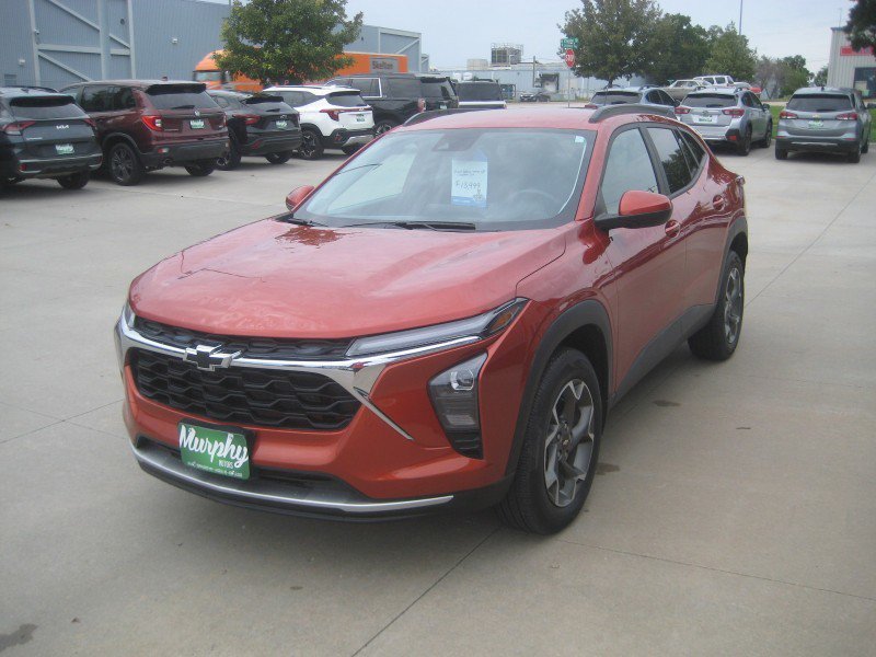 Used 2024 Chevrolet Trax LT w/ Driver Confidence Package FWD image 4