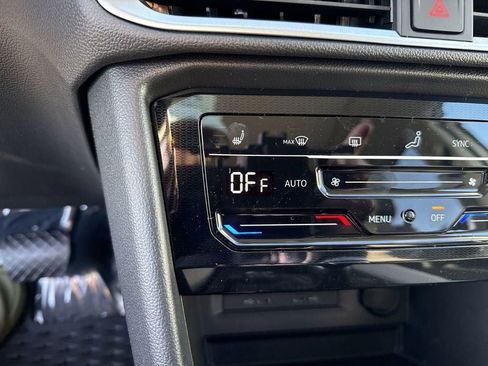 New 2025 Volkswagen Taos SE image 34