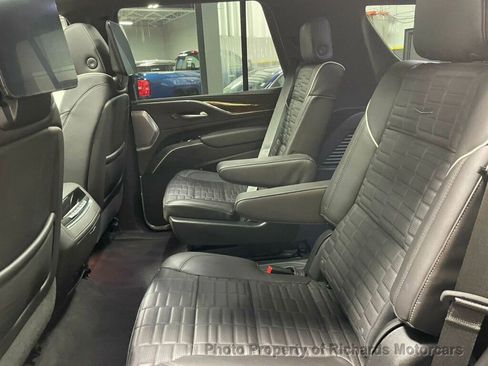 Used 2024 Cadillac Escalade Premium Luxury Platinum image 21