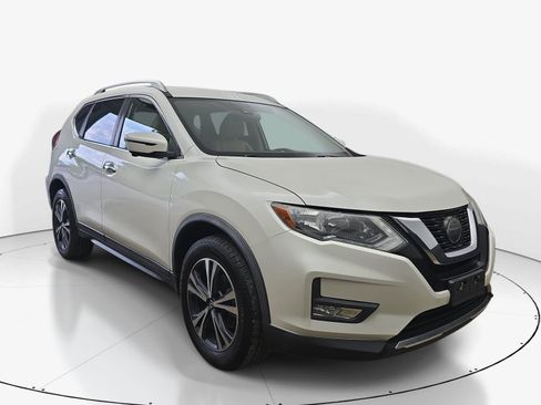 Used 2019 Nissan Rogue SV w/ Premium Package AWD/4WD image 2