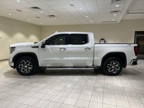 Certified 2022 GMC Sierra 1500 SLT image 2