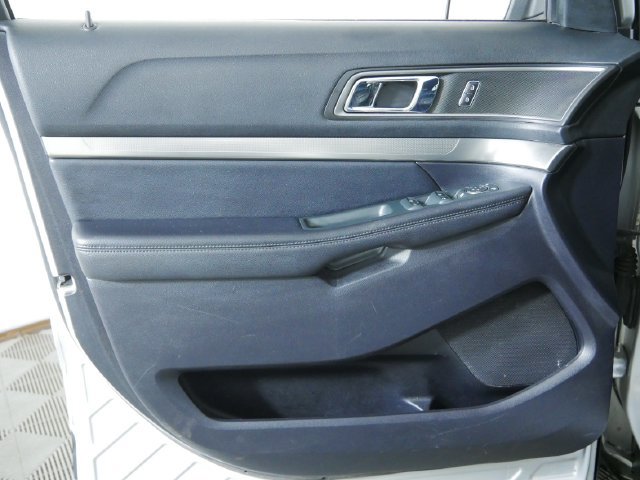 Certified 2018 Ford Explorer XLT w/ Equipment Group 202A AWD/4WD image 22
