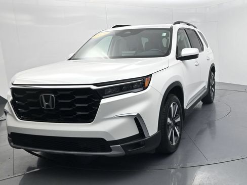 Used 2024 Honda Pilot Touring image 3