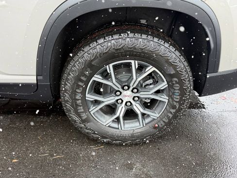 New 2026 GMC Acadia AT4 image 10