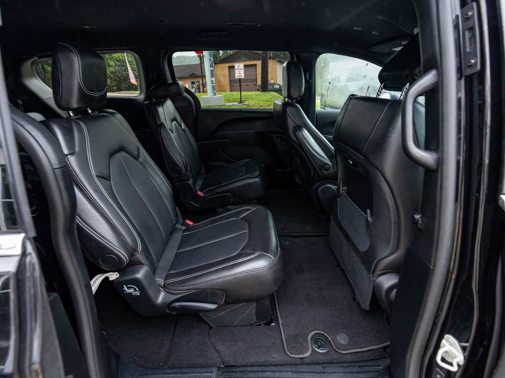 Used 2025 Chrysler Pacifica Select FWD image 28