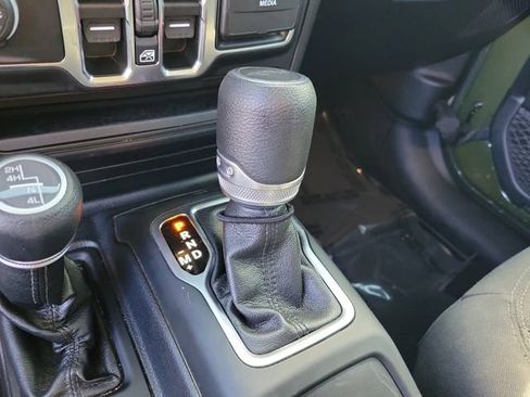 Used 2021 Jeep Gladiator Sport image 20