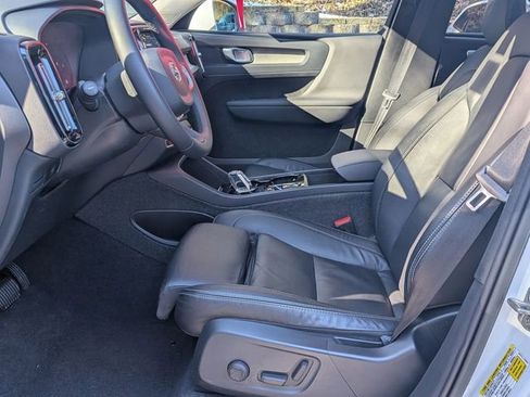 Certified 2023 Volvo XC40 B5 Plus image 12