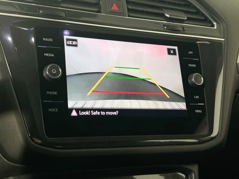 Used 2023 Volkswagen Tiguan SE AWD/4WD image 13