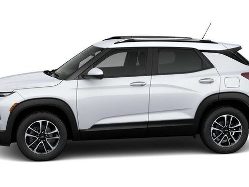 New 2025 Chevrolet TrailBlazer LT w/ LT Cold Weather Package FWD image 40