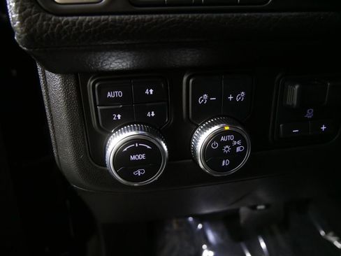 Used 2023 GMC Yukon XL Denali image 16