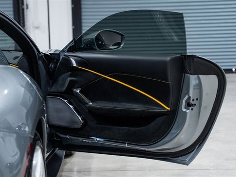 Used 2021 Ferrari Roma RWD image 32