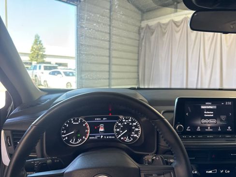 Used 2025 Nissan Rogue SV image 21