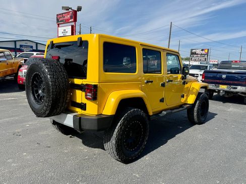 Used 2015 Jeep Wrangler Unlimited Sahara w/ Connectivity Group AWD/4WD image 5