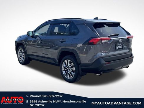 Used 2020 Toyota RAV4 XLE Premium image 6