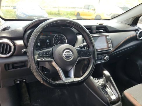 Used 2022 Nissan Versa SR w/ Convenience Package FWD image 11