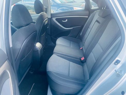 Used 2017 Hyundai Elantra GT image 11