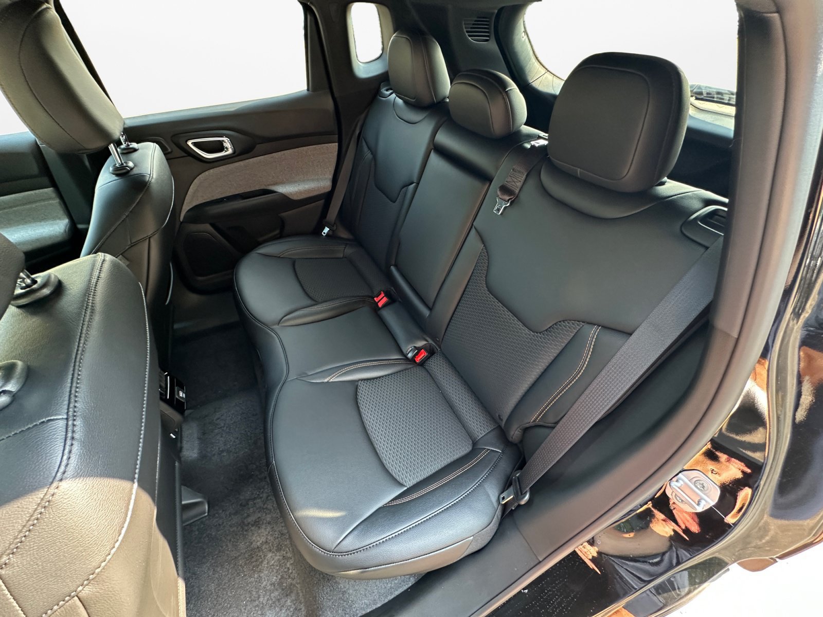 New 2026 Jeep Compass Latitude AWD/4WD image 17