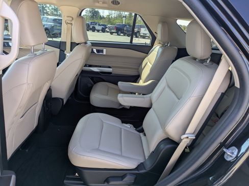 Used 2023 Ford Explorer XLT w/ Equipment Group 202A image 13