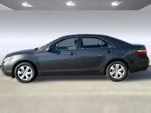 Used 2009 Toyota Camry LE image 2