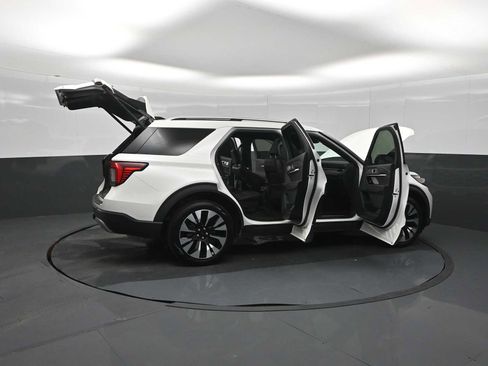 Certified 2026 Ford Explorer Platinum w/ LUX Leather Package AWD/4WD image 60