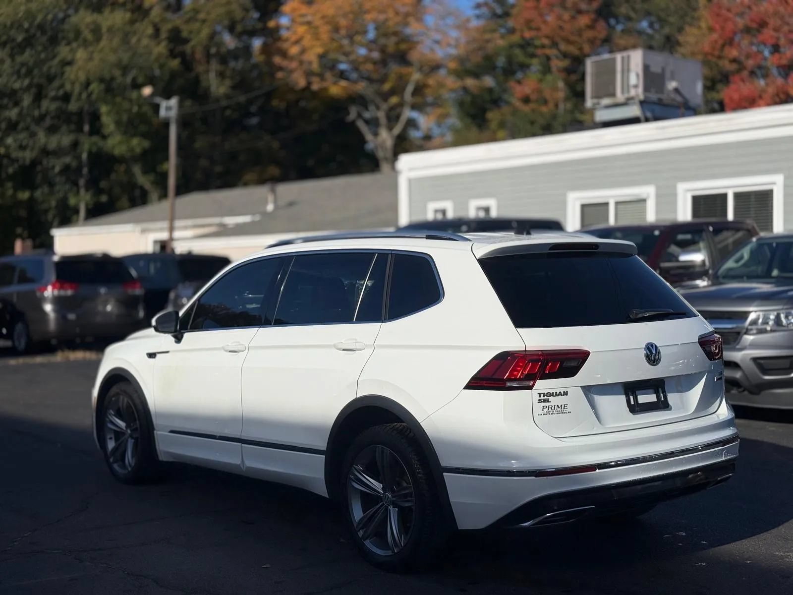 Used 2018 Volkswagen Tiguan SEL w/ R-Line Package AWD/4WD image 8