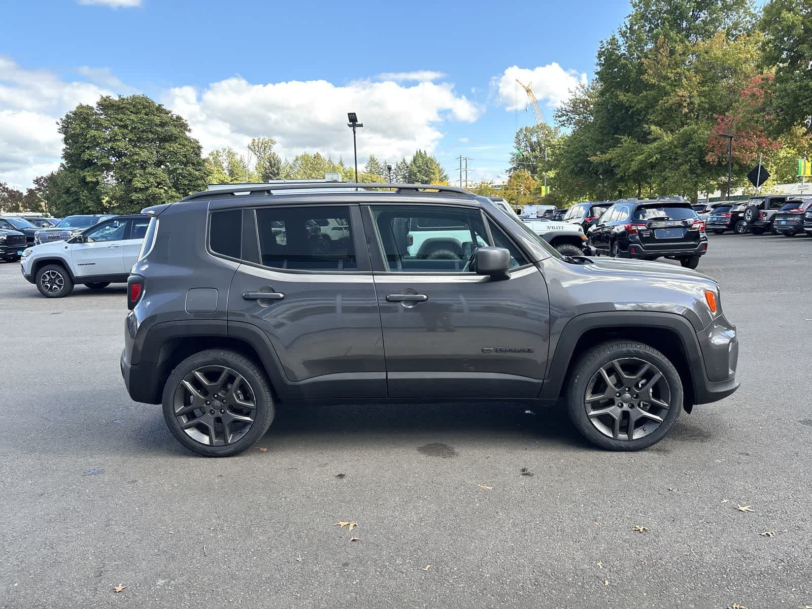 Used 2021 Jeep Renegade Latitude AWD/4WD image 5