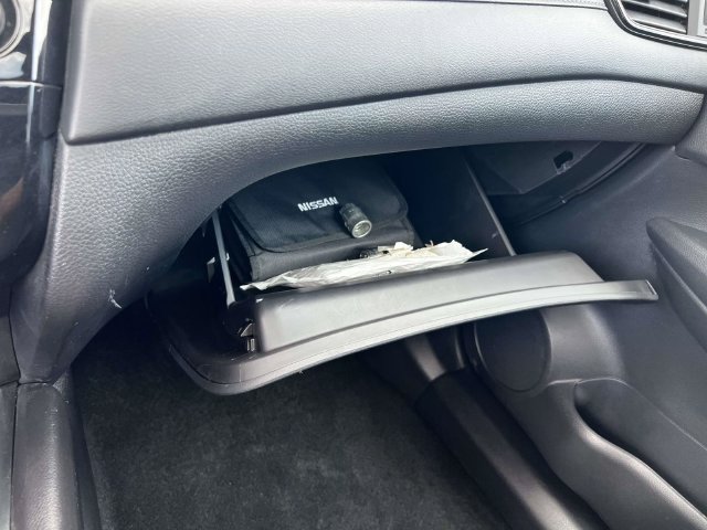 Used 2017 Nissan Rogue SV AWD/4WD image 31