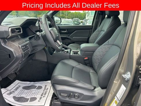 Used 2026 Toyota Tacoma Limited AWD/4WD image 4
