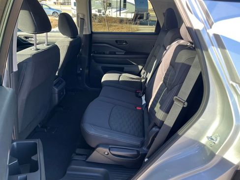Used 2024 Nissan Pathfinder S image 29