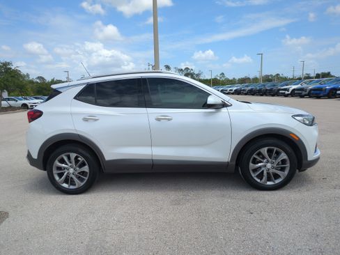 Used 2023 Buick Encore GX Essence w/ Experience Buick Package FWD image 3