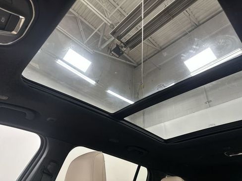 Used 2025 Jeep Grand Cherokee L Limited image 17