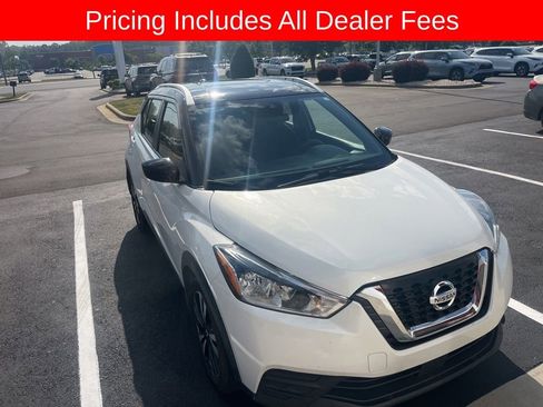 Used 2020 Nissan Kicks SV FWD image 3