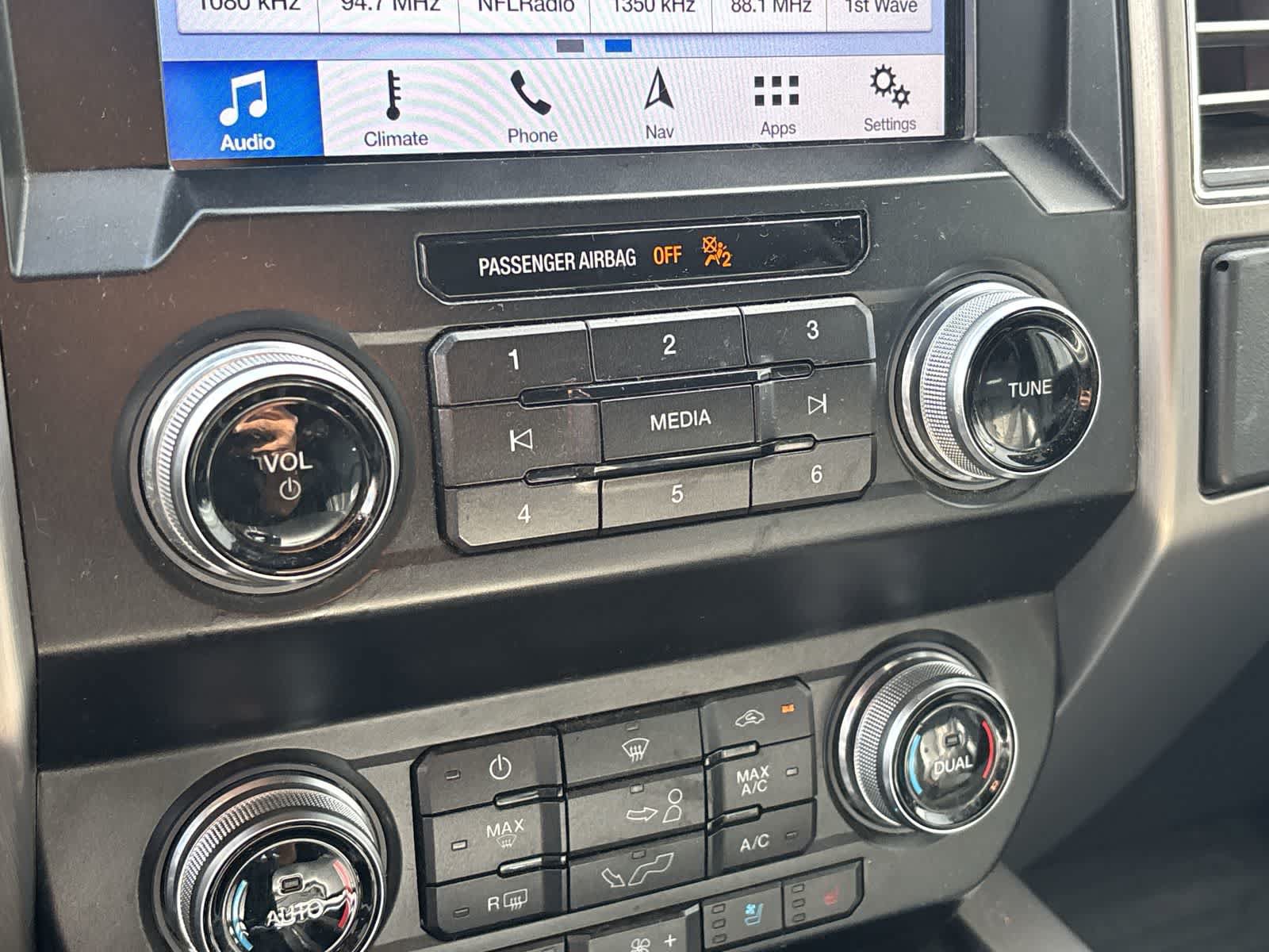 Used 2019 Ford F150 Platinum w/ Equipment Group 701A Luxury AWD/4WD image 19