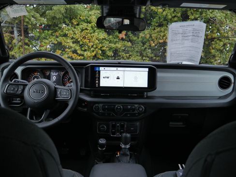 Used 2025 Jeep Wrangler Sport S image 9