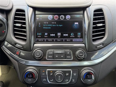 Used 2017 Chevrolet Impala LT w/ Convenience Package image 25