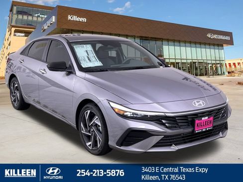 Used 2025 Hyundai Elantra Sport FWD image 11