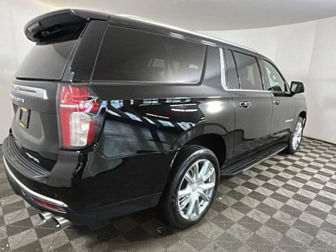 Used 2021 Chevrolet Suburban Premier w/ Premium Package RWD image 2